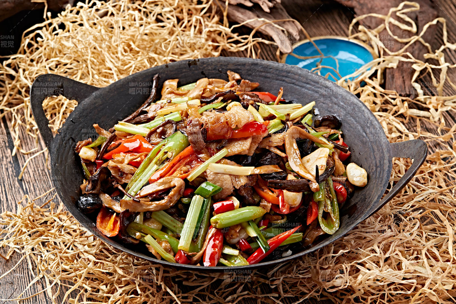 鍋?zhàn)邢憷彪s菌臘肉