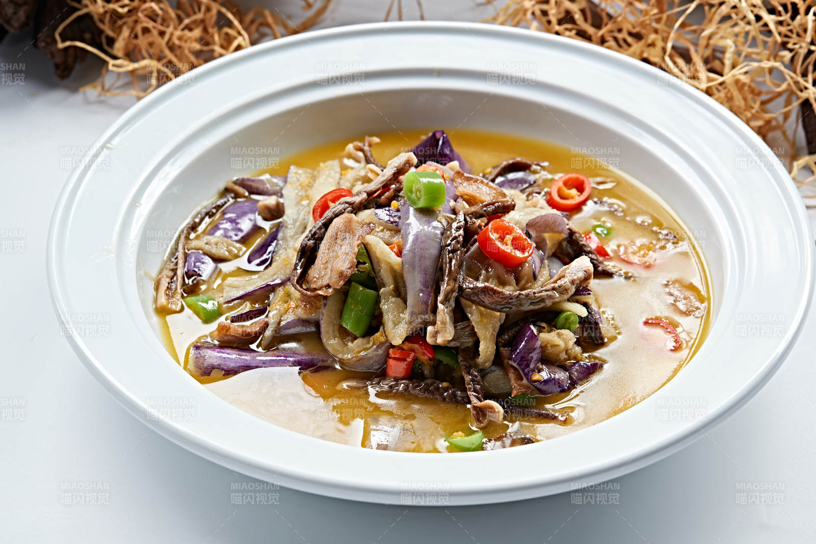 浓汤炖米椒五花肉扇耳菌茄子