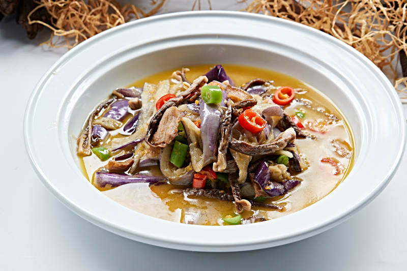 浓汤炖米椒五花肉扇耳菌茄子