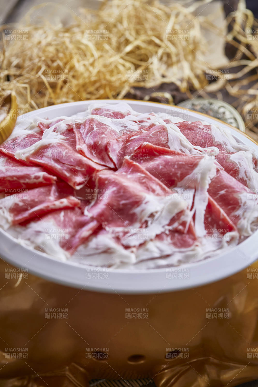 金牛餐具裝的極品牛上腦