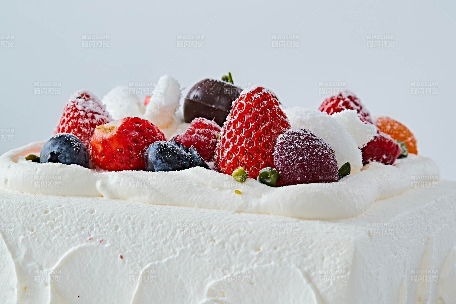 鲜水果奶油多层夹心蛋糕