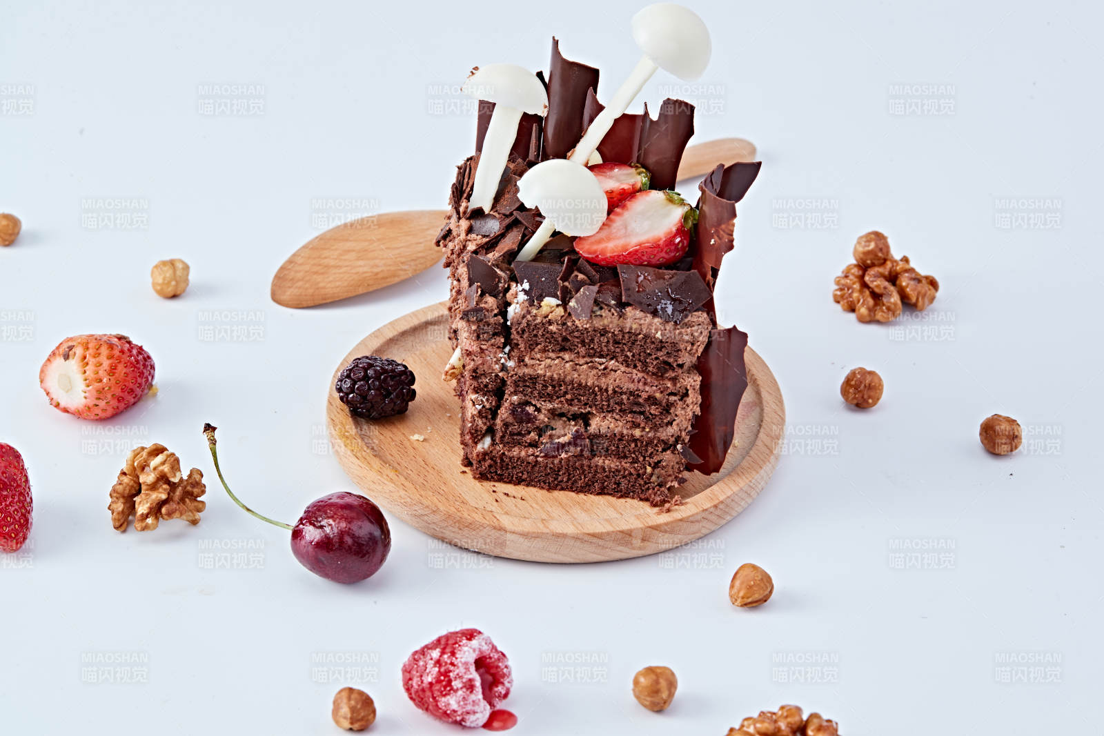 法式鲜果浓香黑森林巧克力生日蛋糕