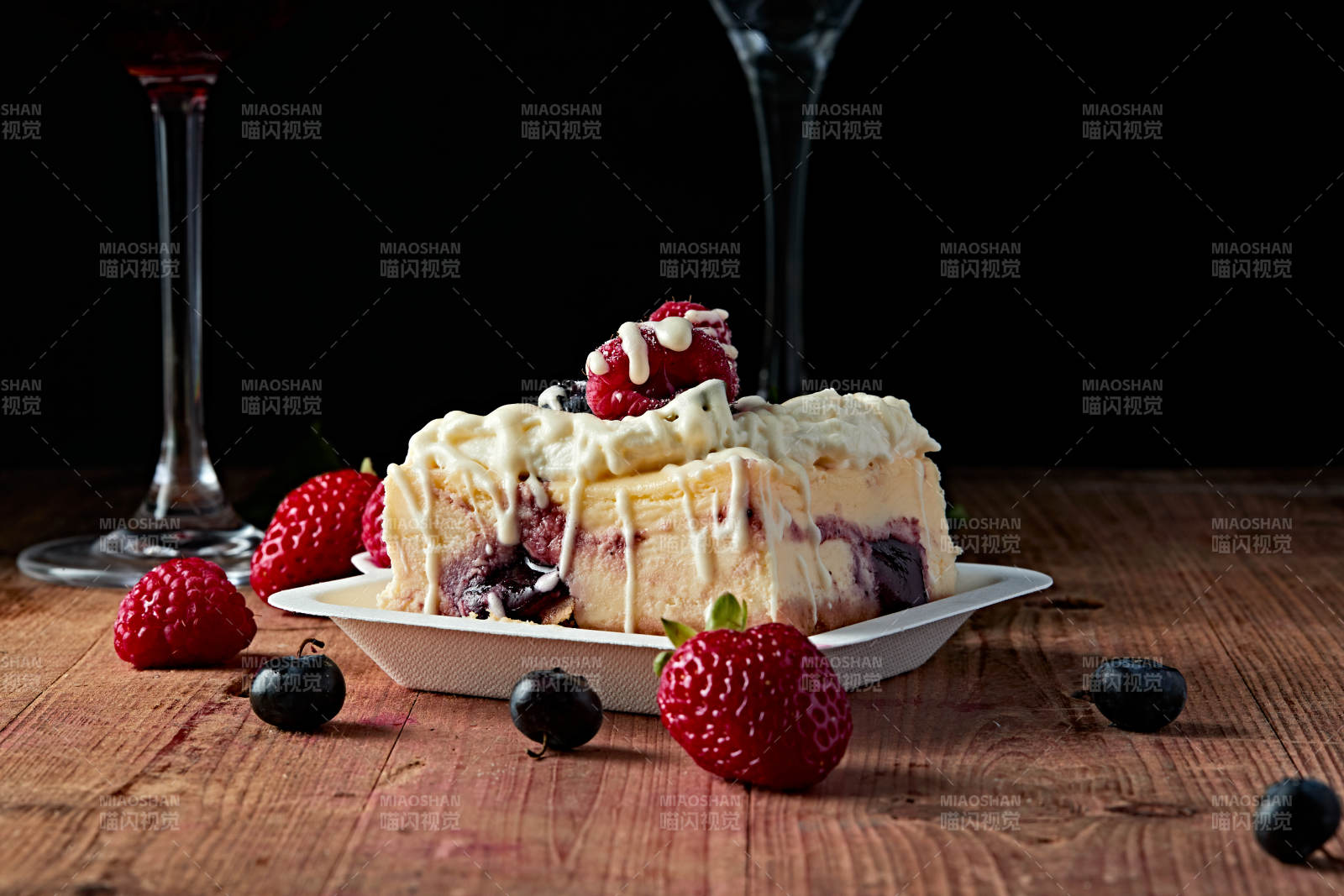 蓝莓树莓鲜奶慕斯蛋糕