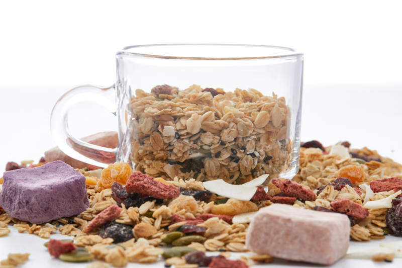 美味健康的营养早餐坚果混合烤燕麦