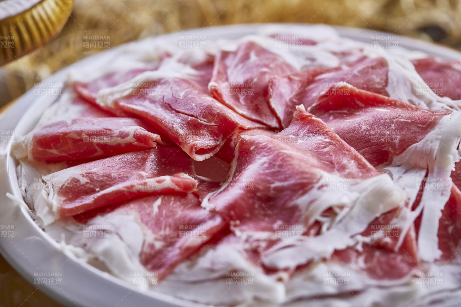 金牛餐具裝的極品牛上腦