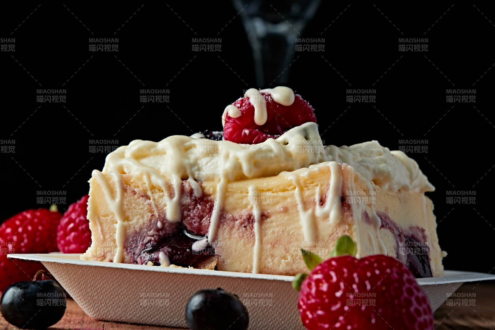 蓝莓树莓鲜奶慕斯蛋糕