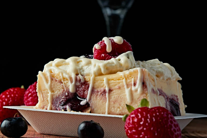 蓝莓树莓鲜奶慕斯蛋糕