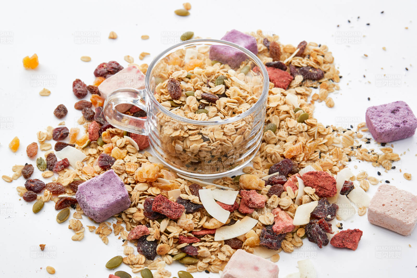 美味健康的营养早餐坚果混合烤燕麦