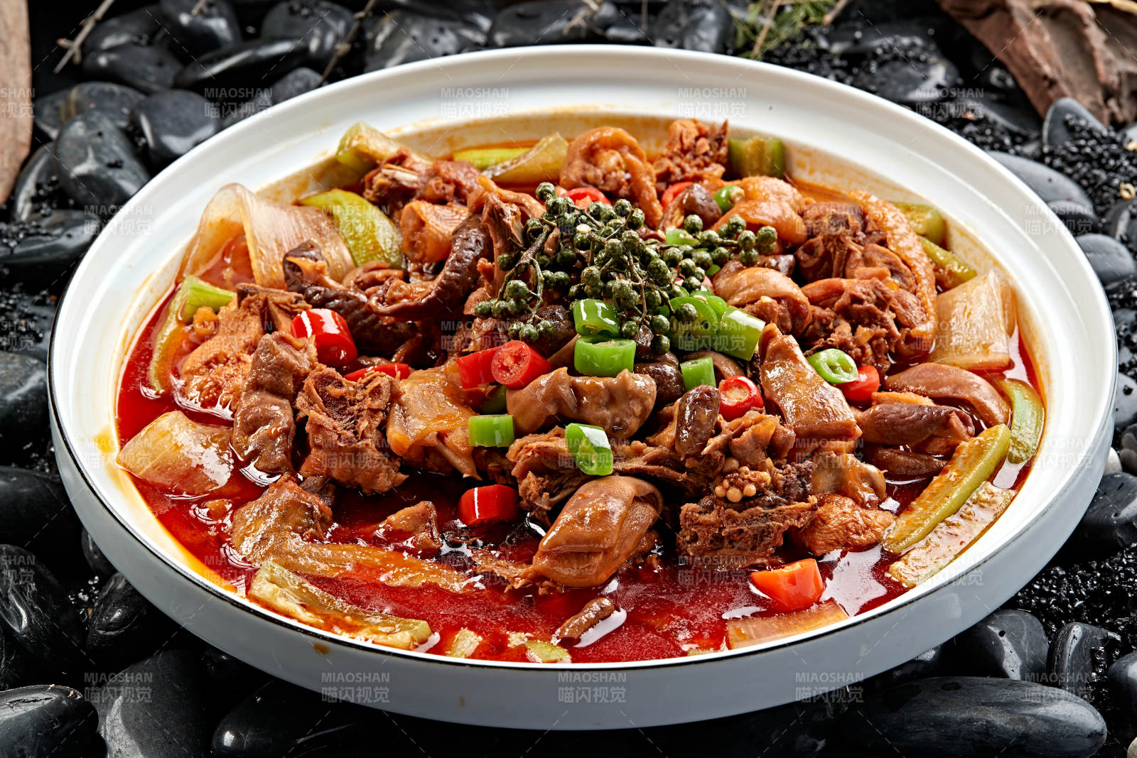 麻辣红油川香肚包鸡