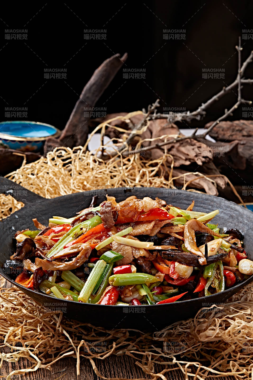 鍋?zhàn)邢憷彪s菌臘肉