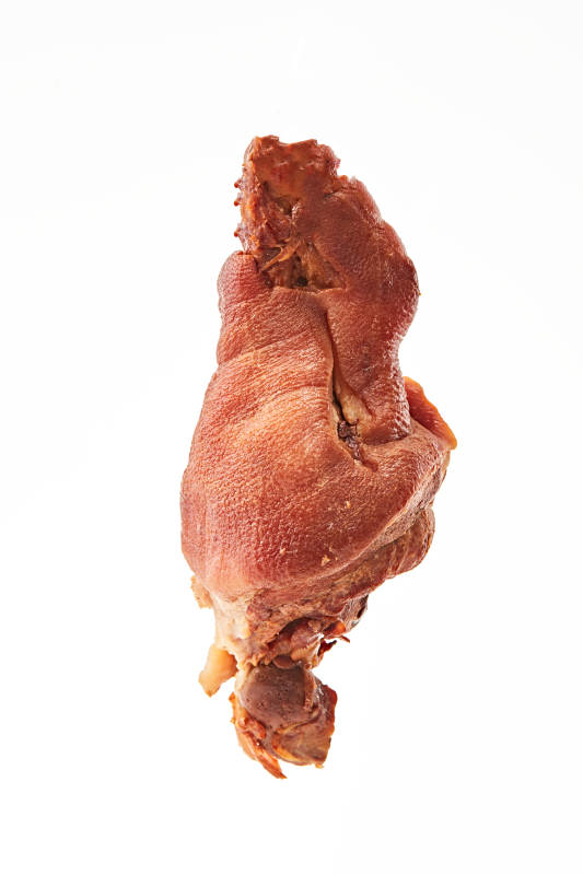 烟熏小香猪肘子