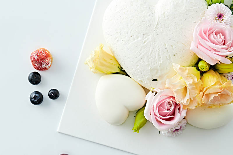 爱心造型椰奶香芋情人节蛋糕