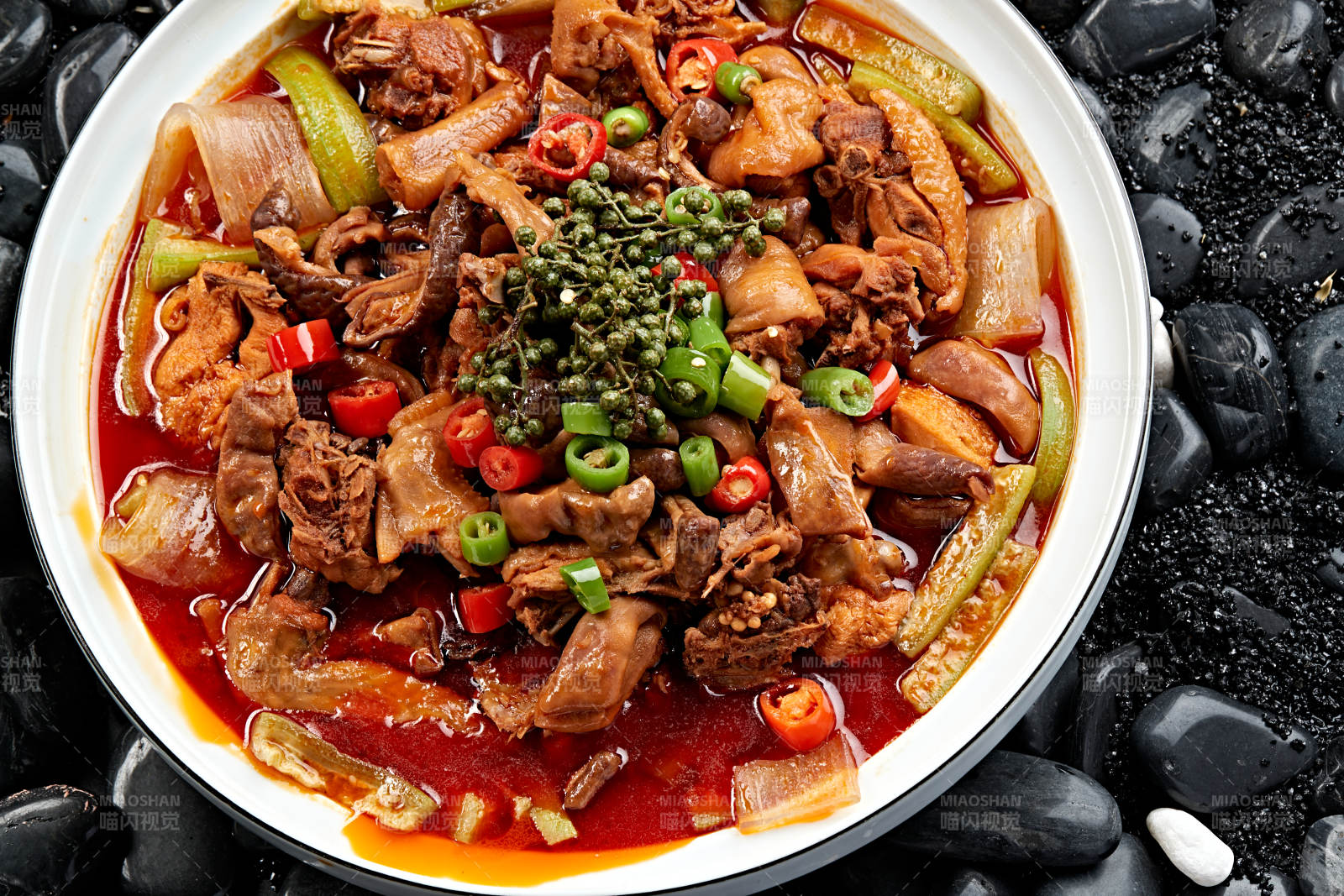 麻辣红油川香肚包鸡