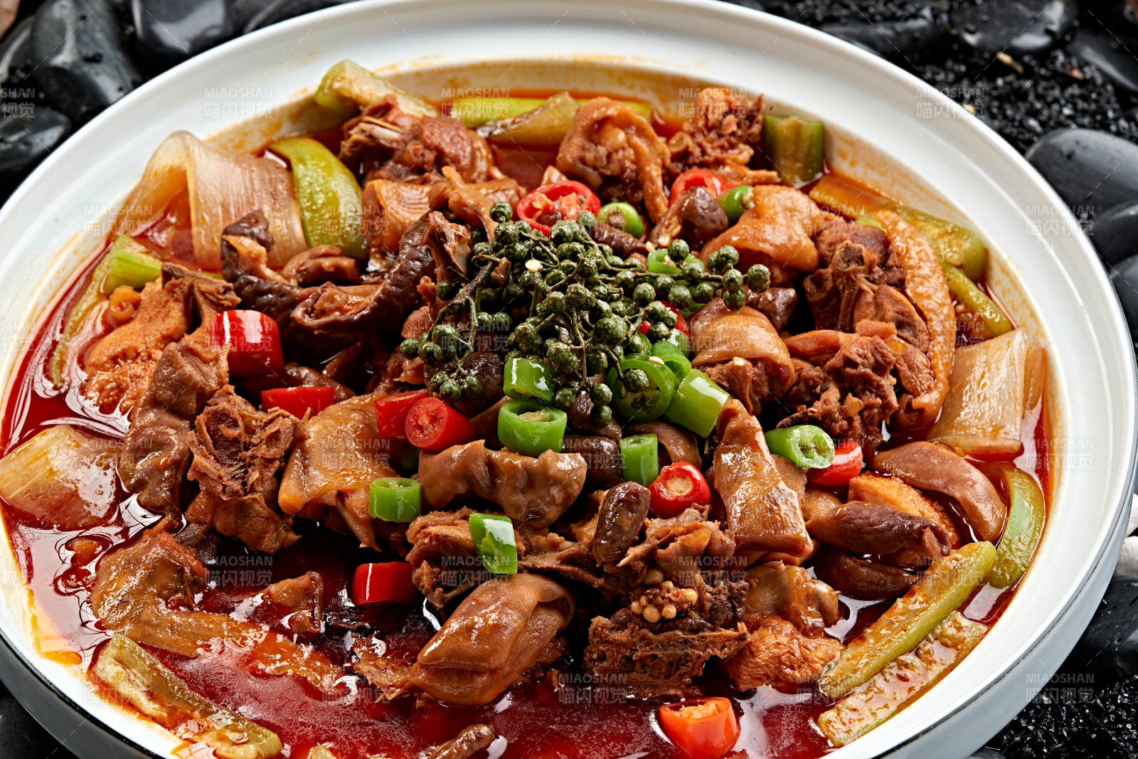 麻辣红油川香肚包鸡