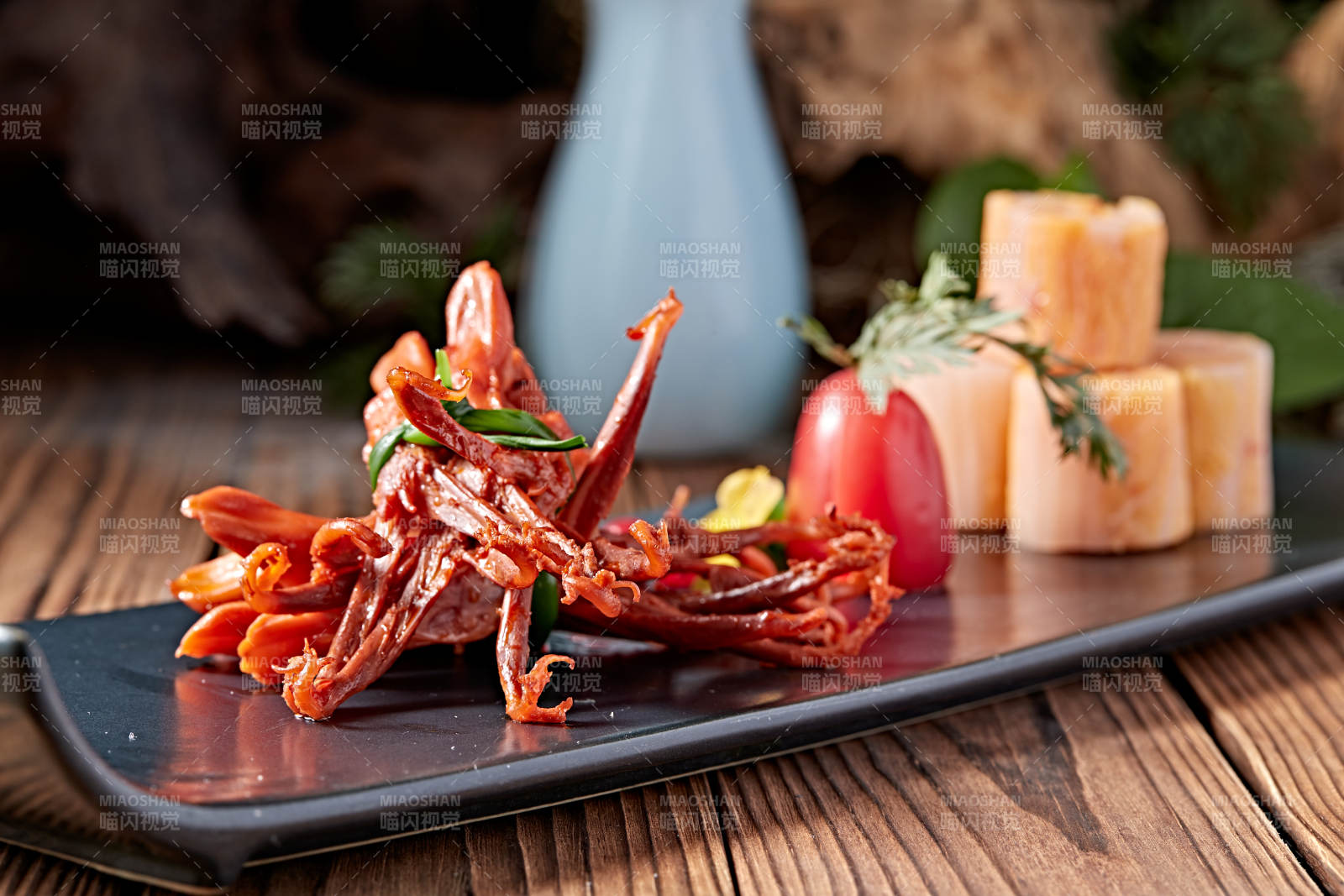 韩国泡菜配飘香卤味鸭舌