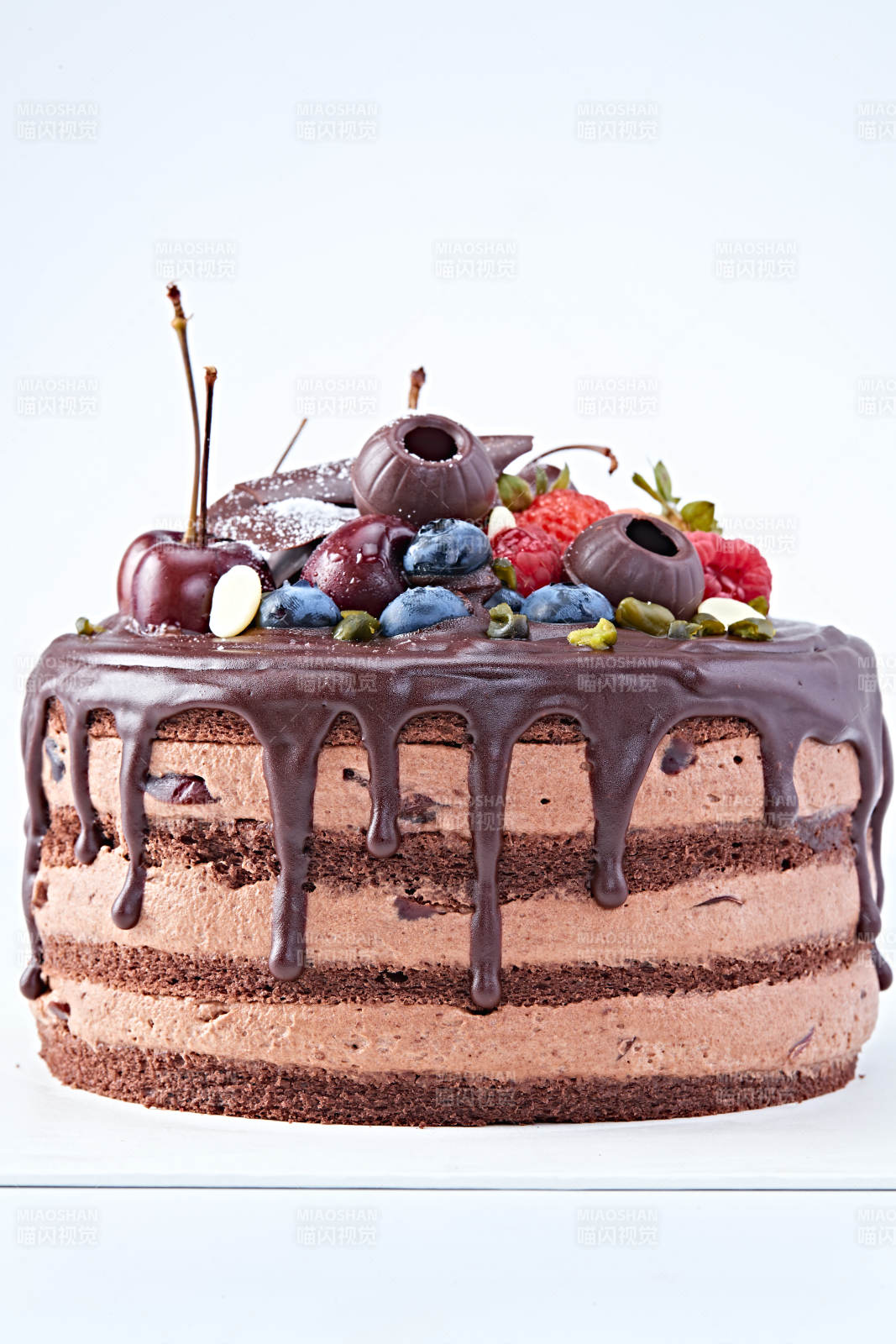 蓝莓草莓车厘子巧克力鲜奶慕斯生日蛋糕