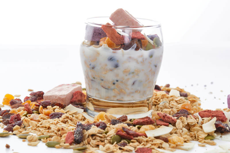 美味健康的营养早餐坚果混合烤燕麦