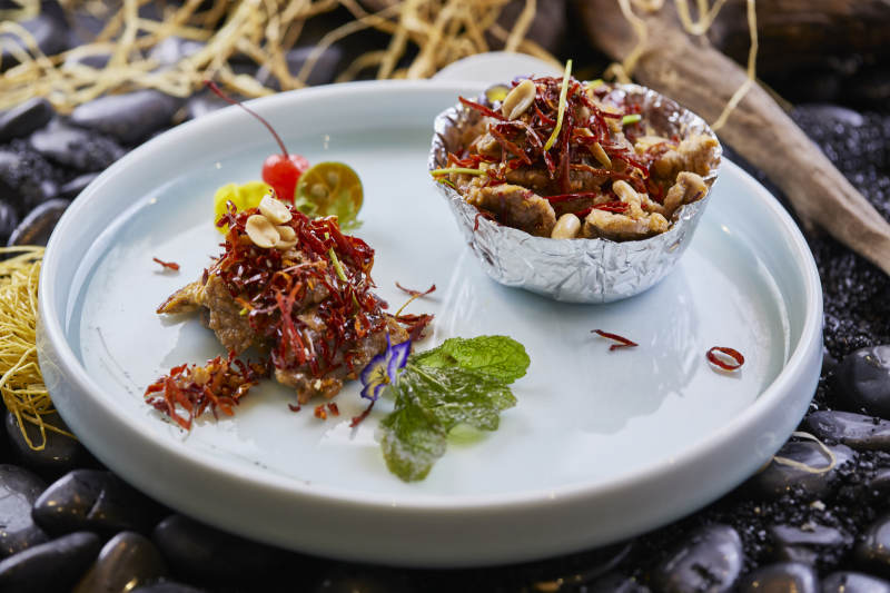 干炸牛里脊配红椒丝干炸牛肉