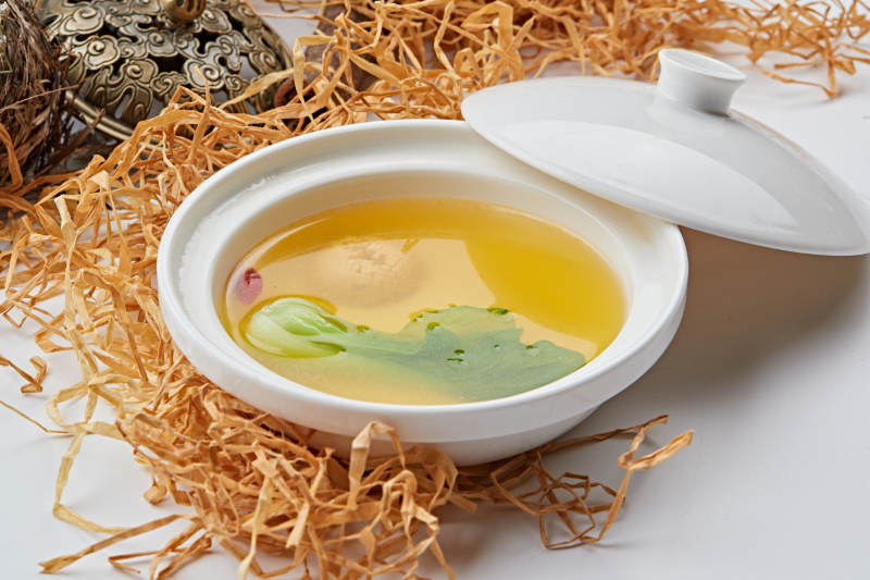 枸杞鲜鸡汤炖冬菇