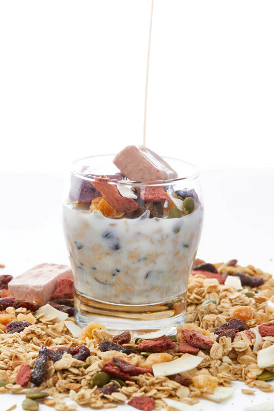 美味健康的营养早餐坚果混合烤燕麦