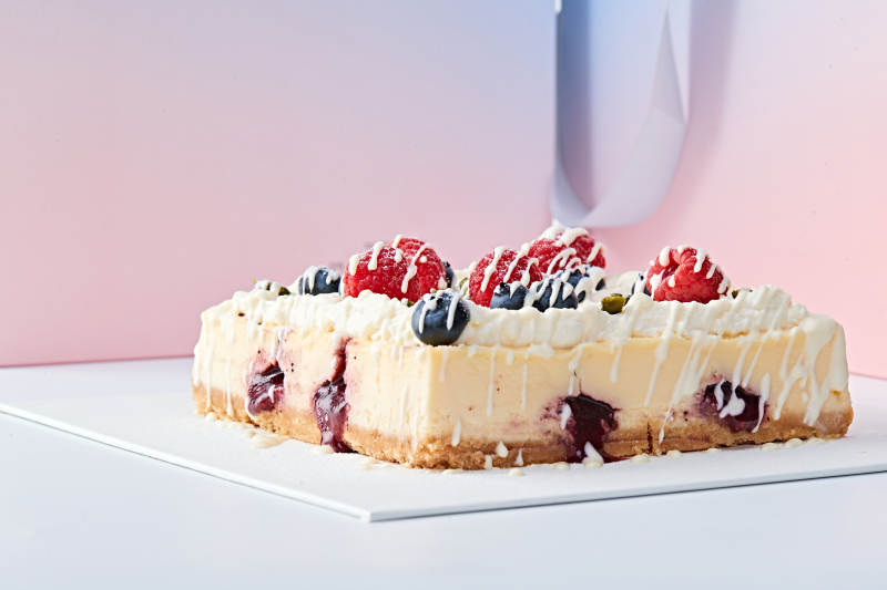 蓝莓树莓鲜奶慕斯蛋糕