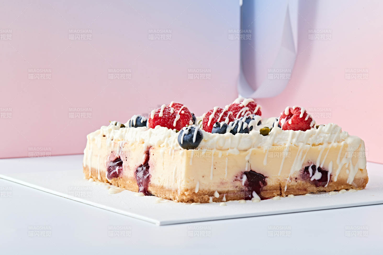 蓝莓树莓鲜奶慕斯蛋糕