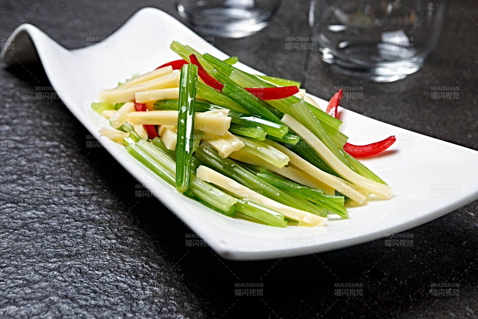 香芹絲拌素鮑魚(yú)