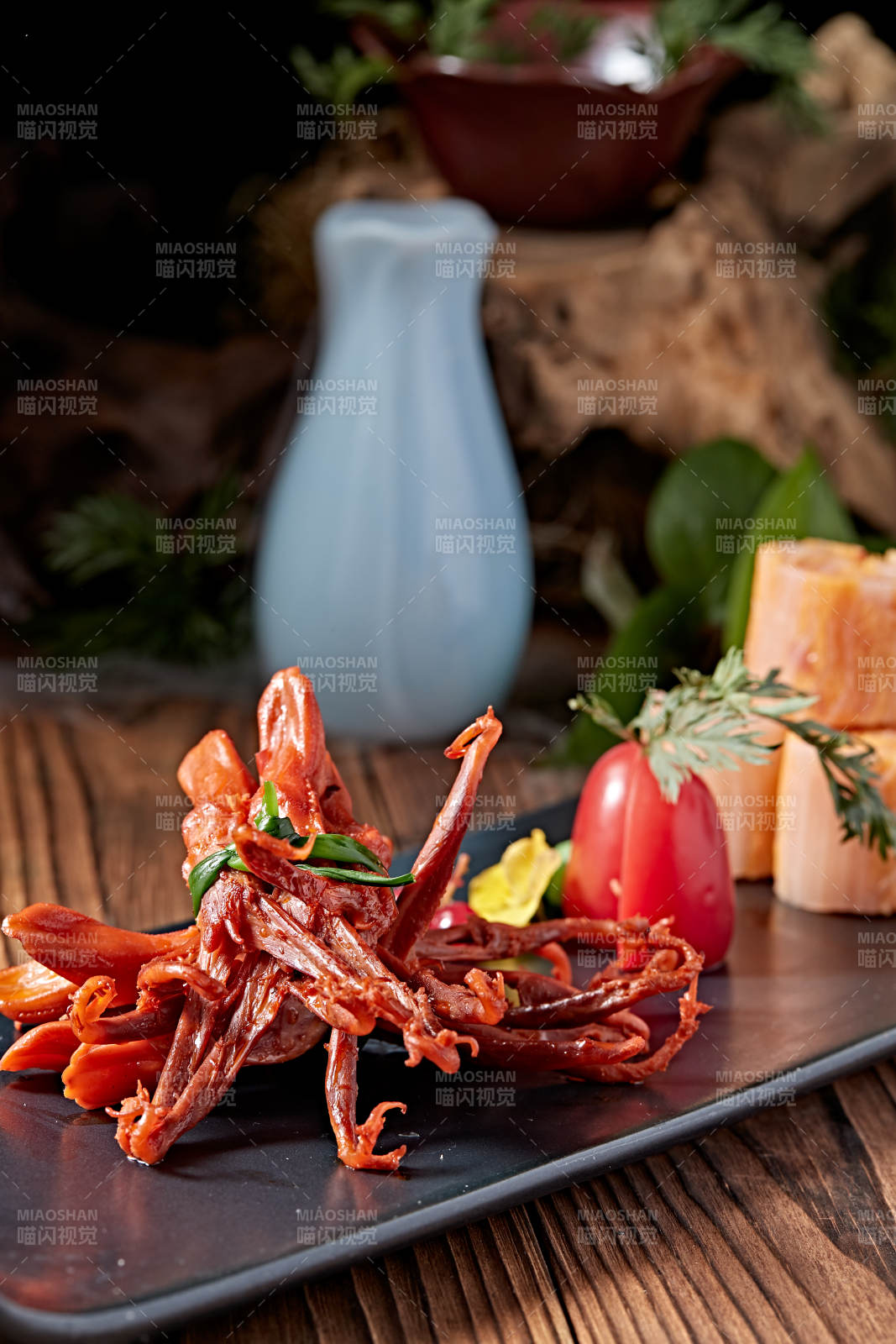 韓國泡菜配飄香鹵味鴨舌