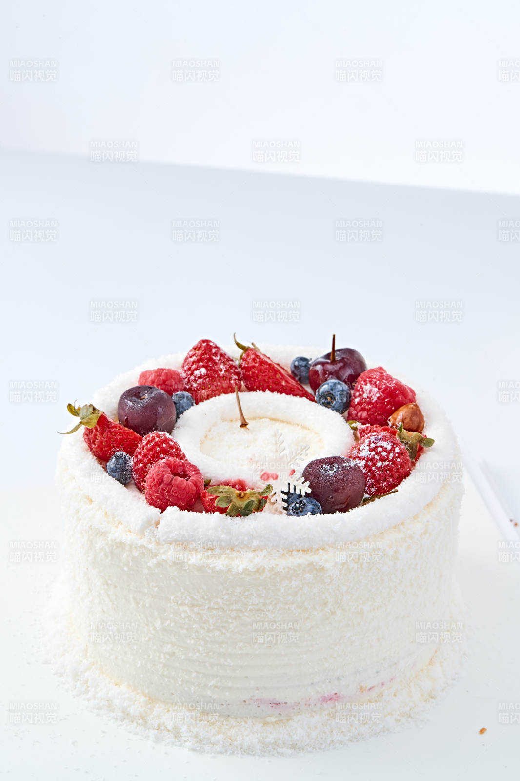 鮮水果椰蓉雪花生日蛋糕