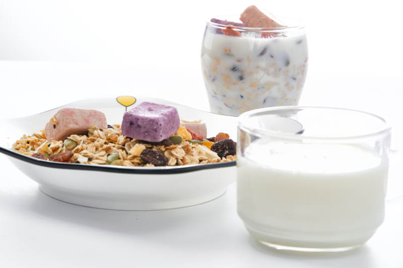 美味健康的营养早餐坚果混合烤燕麦