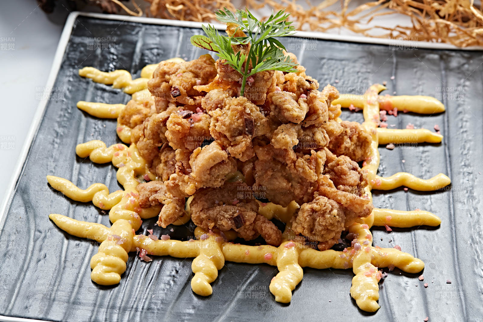 香炸雞塊豬油渣配起司醬