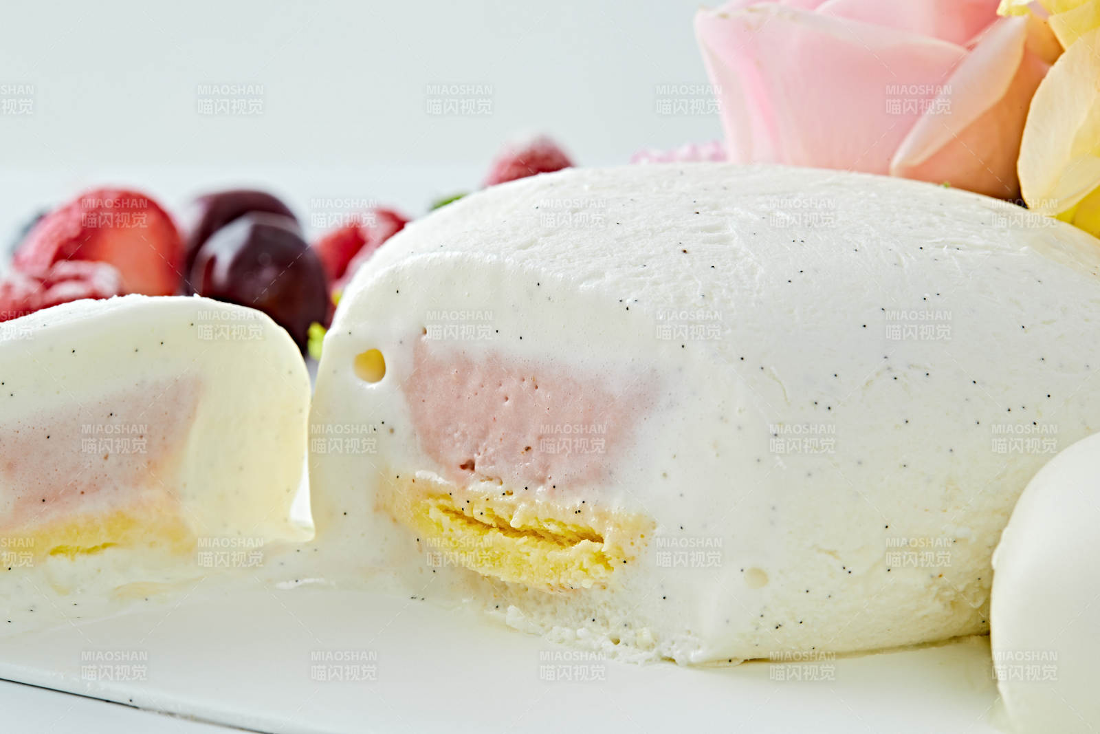 爱心造型椰奶香芋情人节蛋糕