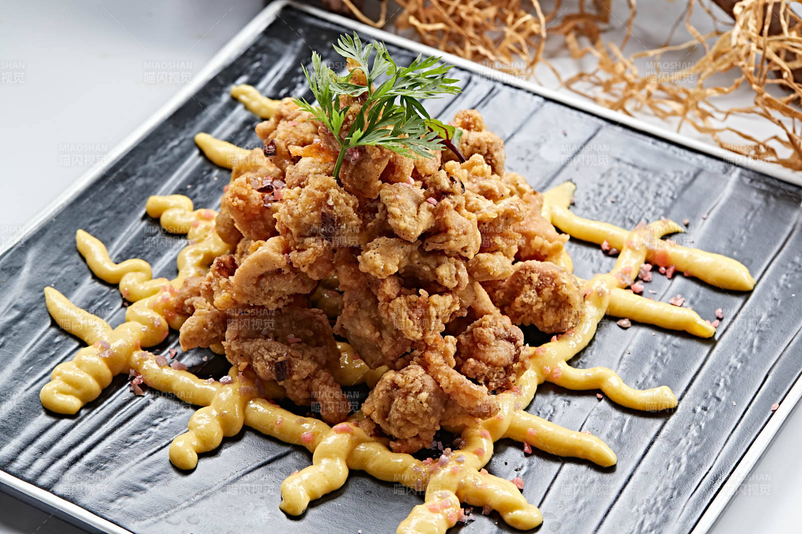 香炸雞塊豬油渣配起司醬