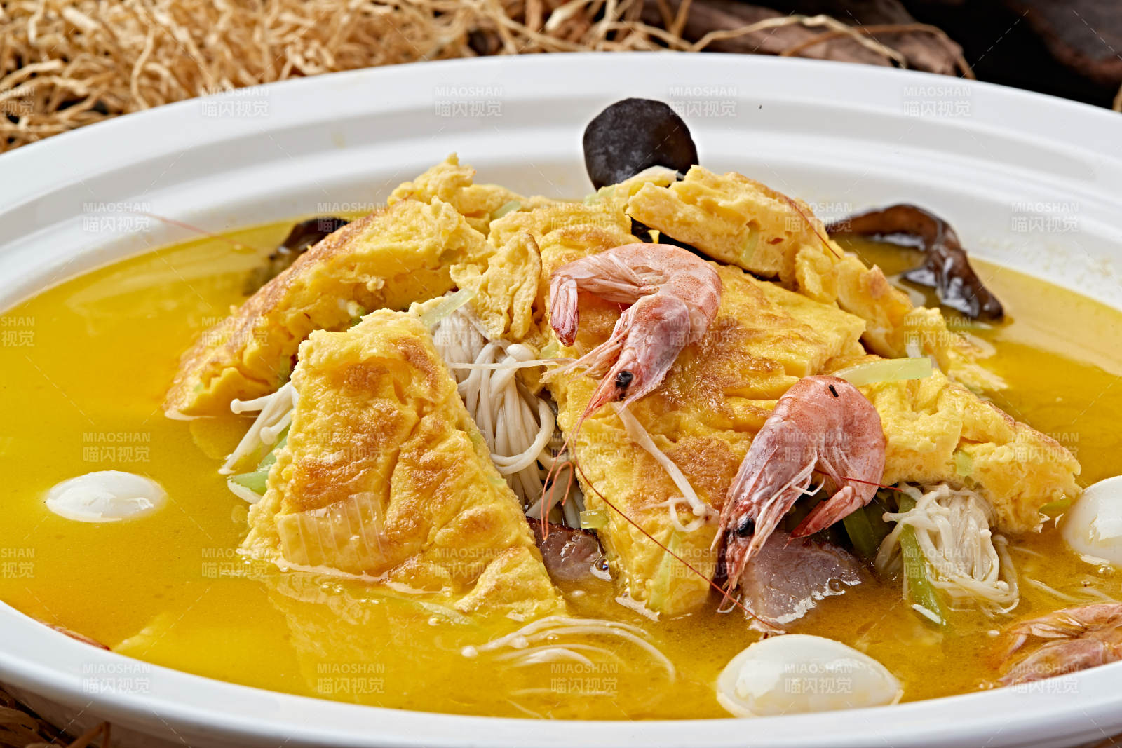 浓汤鸡蛋杂菌腊肉汇海虾