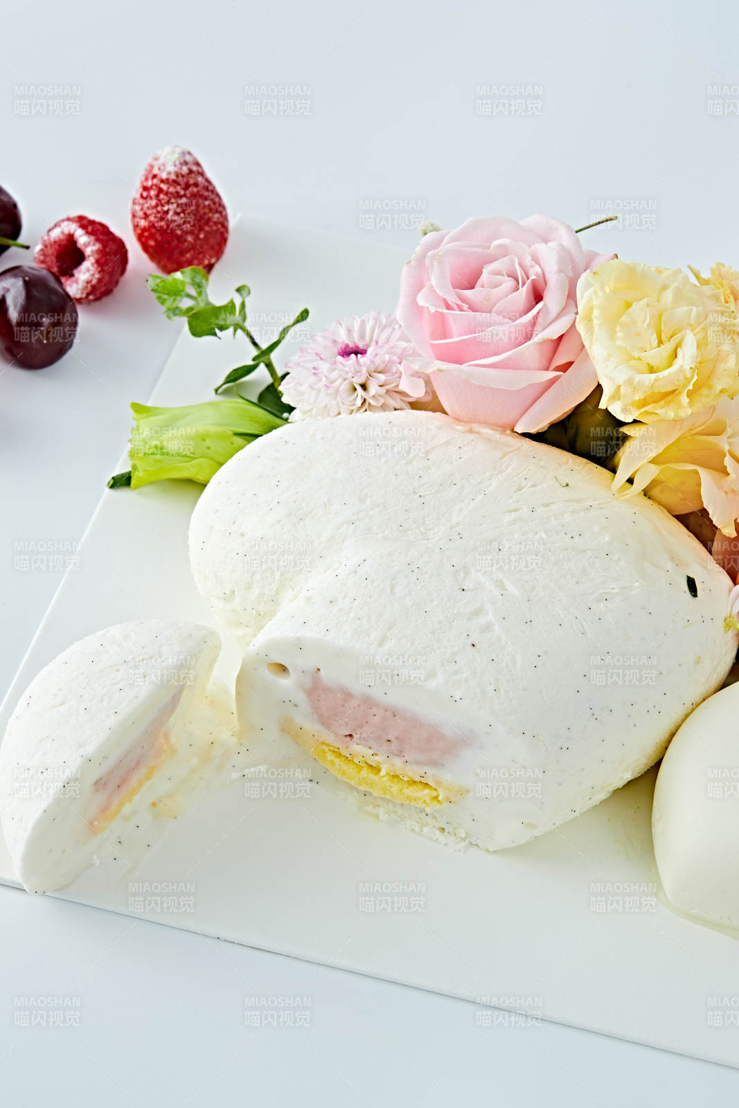 爱心造型椰奶香芋情人节蛋糕