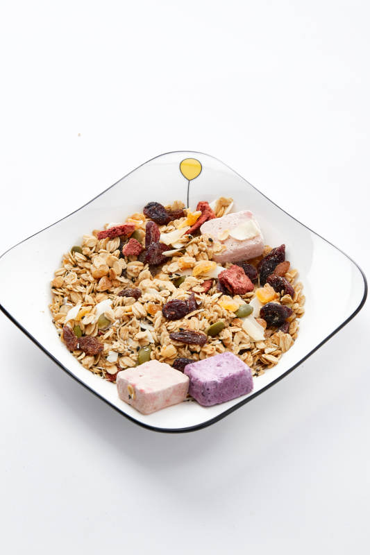 美味健康的营养早餐坚果混合烤燕麦