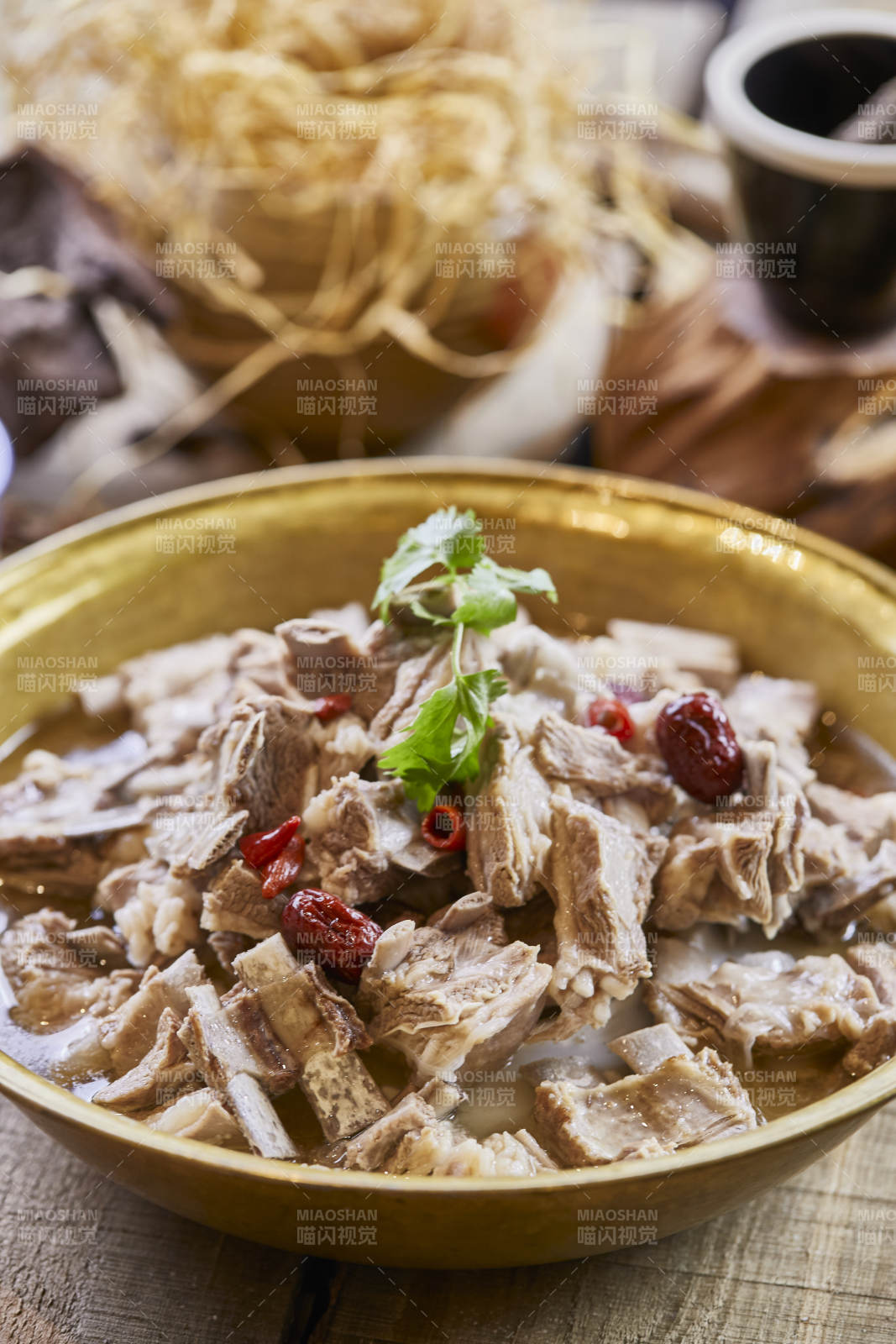 铜锅清水炖羊排