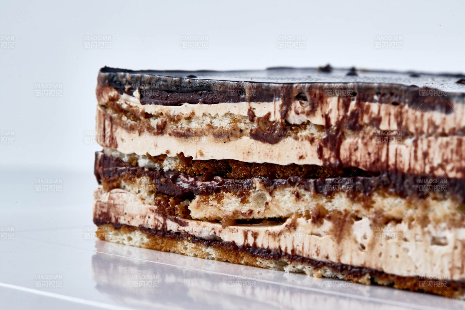 比利黑巧克力鲜奶慕斯杏仁蛋糕