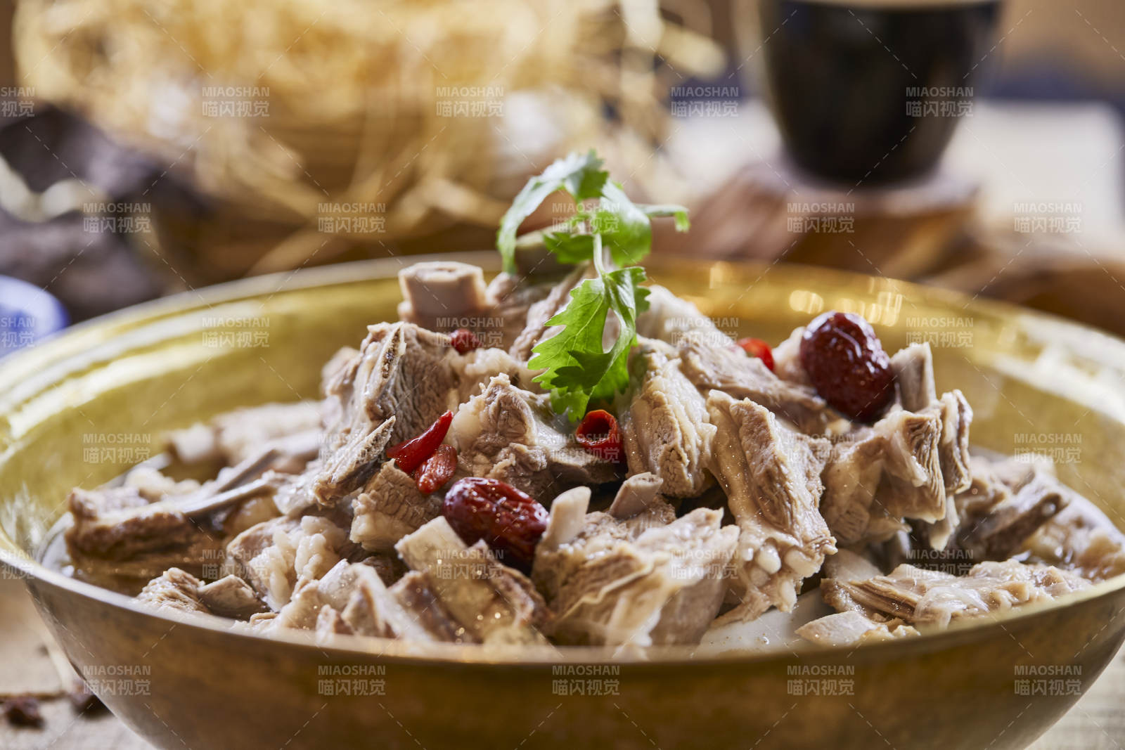 铜锅清水炖羊排