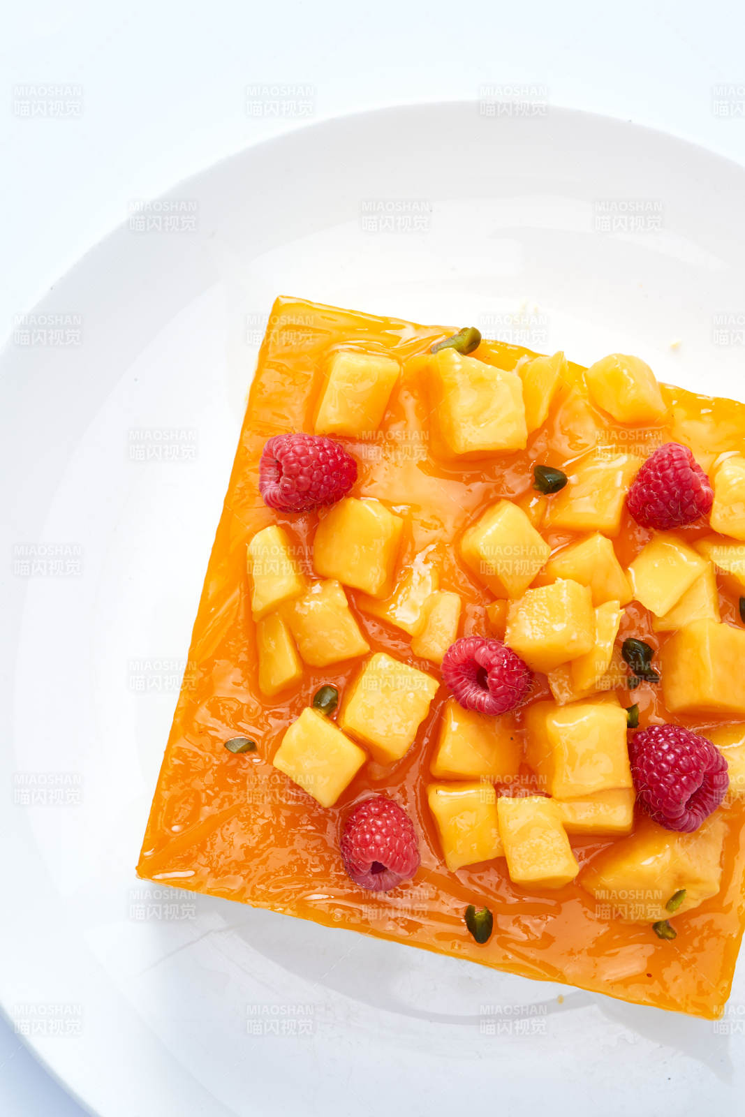 树莓芒果鲜奶慕斯蛋糕