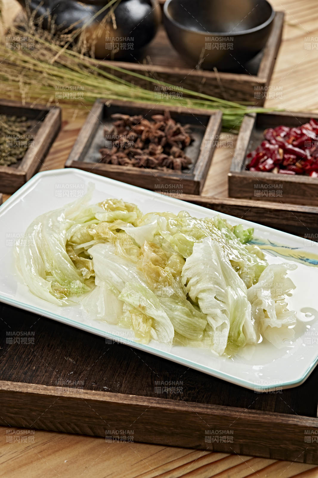 港式茶餐鮮雞湯煮手撕生菜