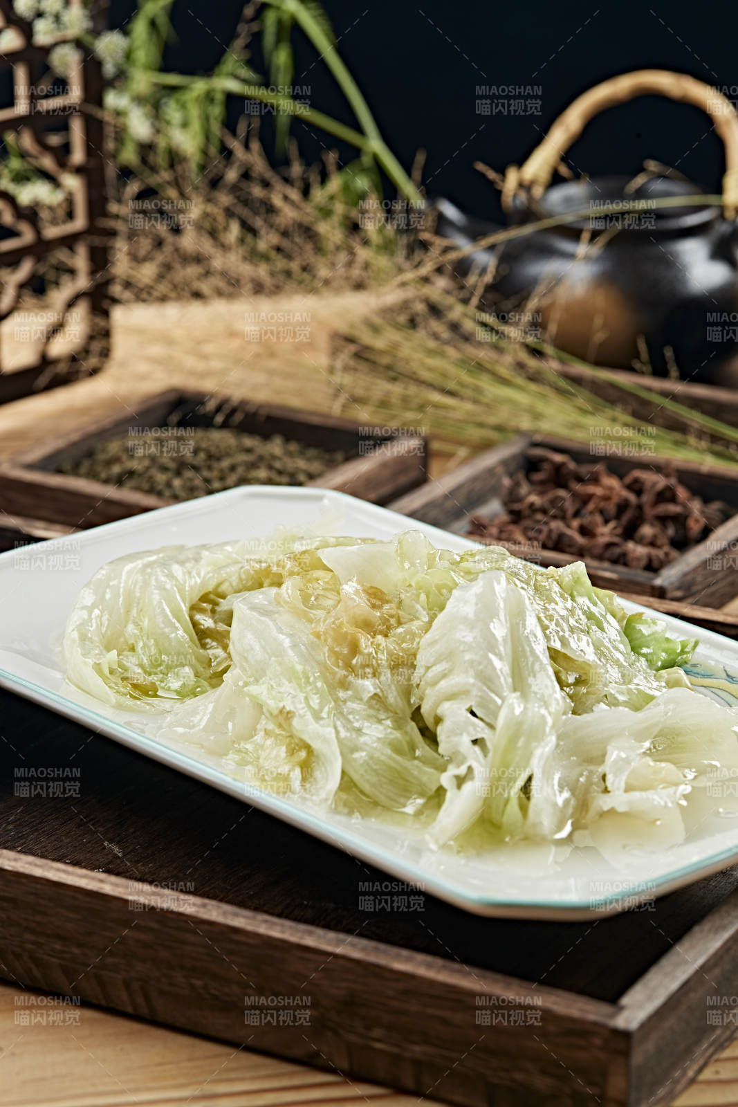 港式茶餐鮮雞湯煮手撕生菜