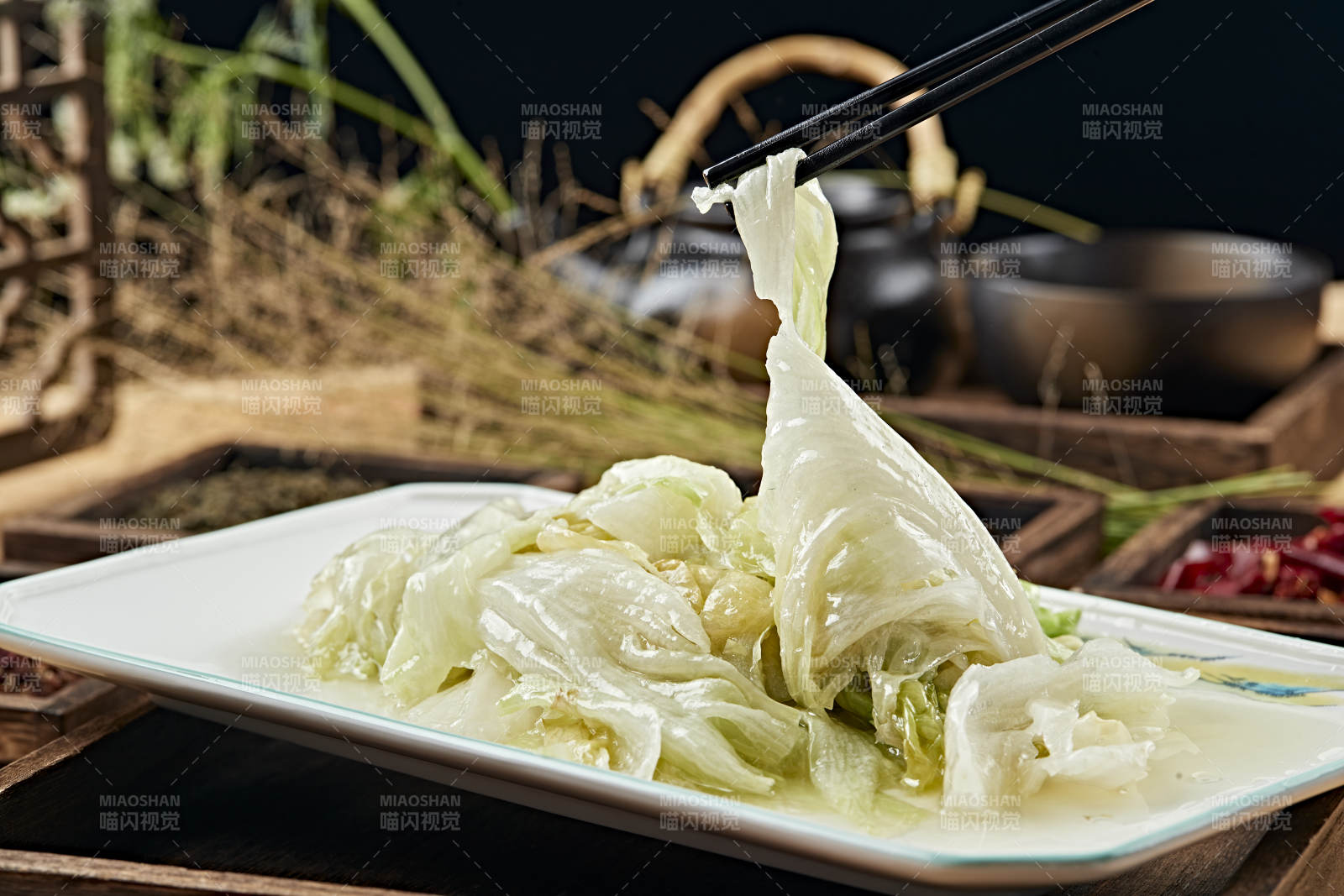 港式茶餐鮮雞湯煮手撕生菜