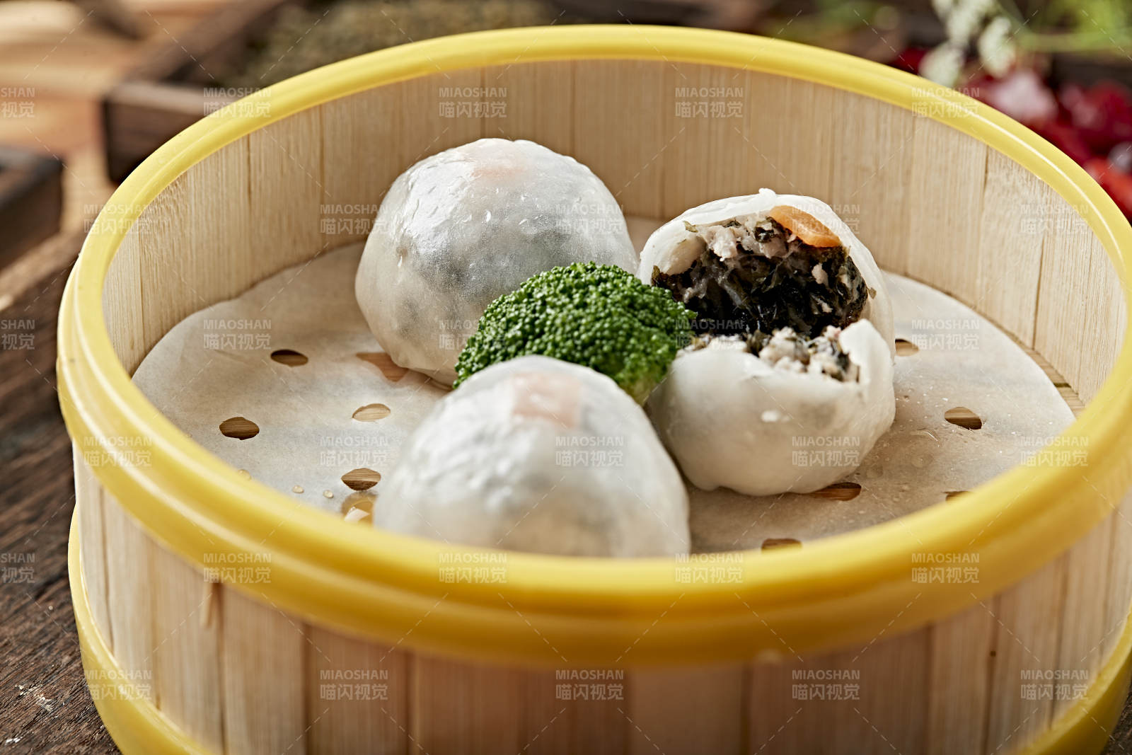 港式茶餐冰皮水晶雪菜豬肉包