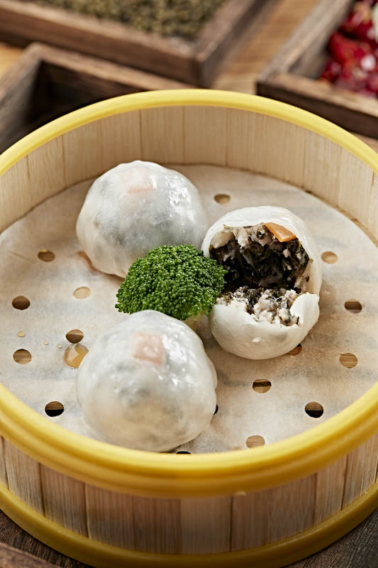 港式茶餐冰皮水晶雪菜猪肉包