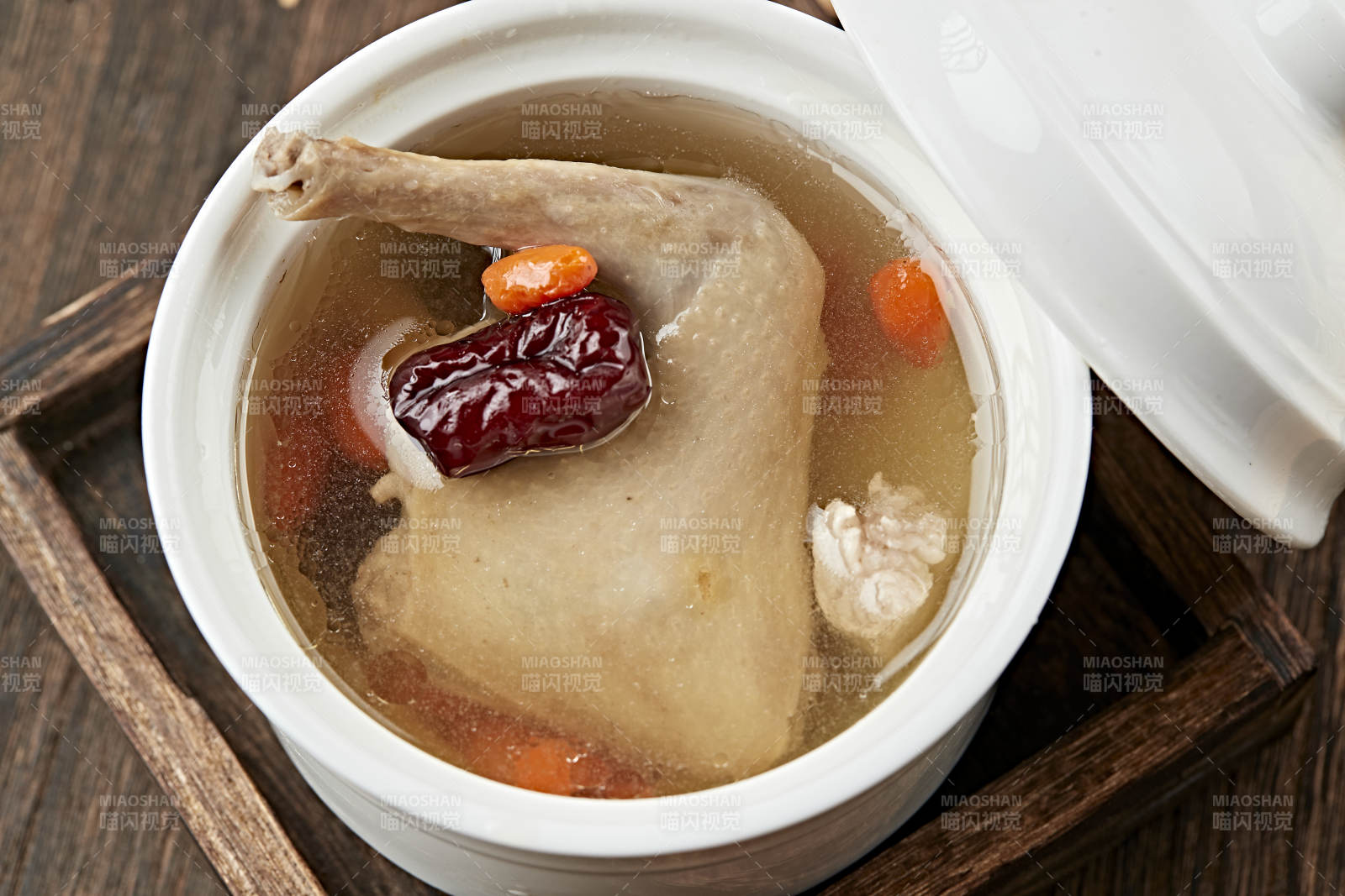 港式茶餐老湯燉乳鴿