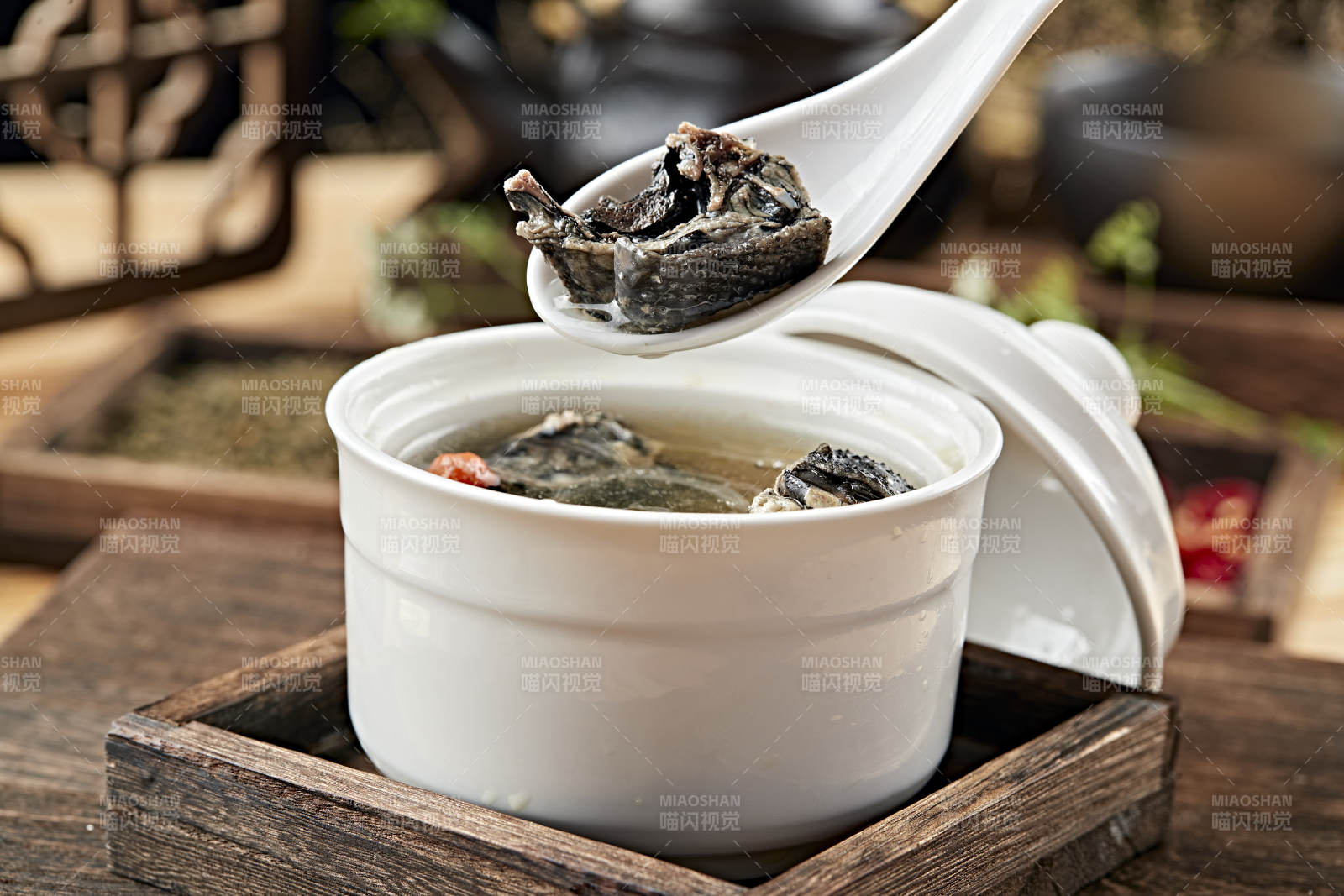 港式茶餐滋补乌鸡汤