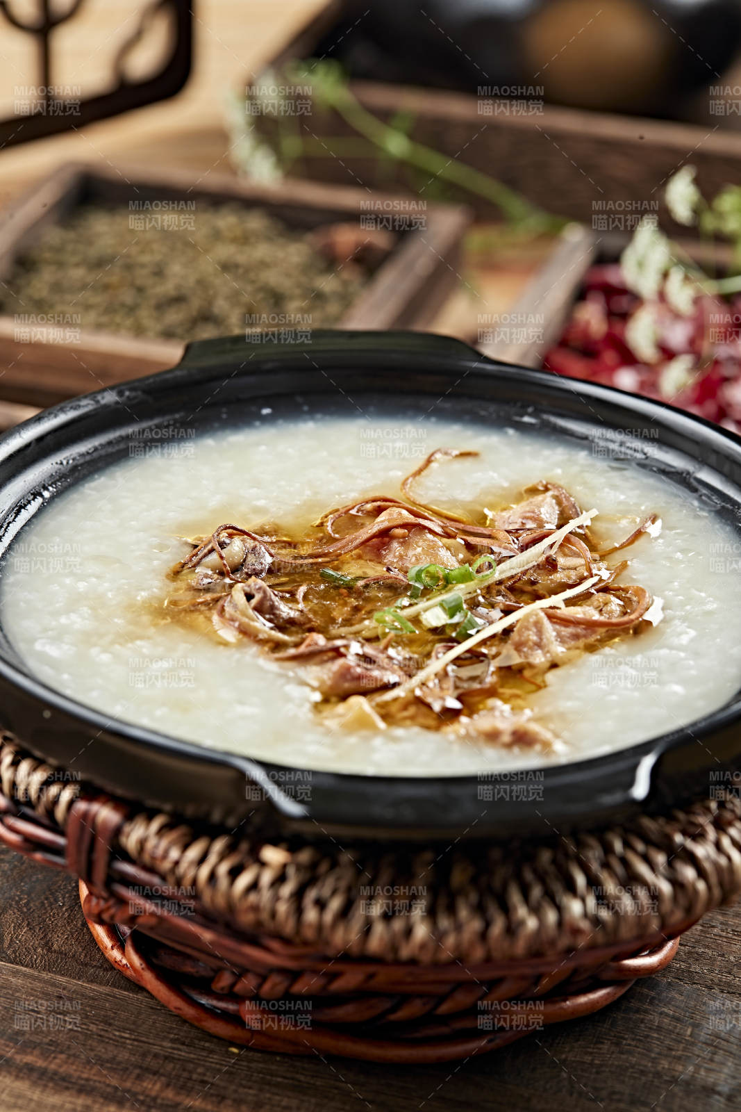 港式茶餐虫草花砂锅排骨粥