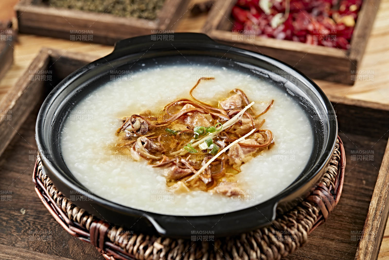 港式茶餐虫草花砂锅排骨粥