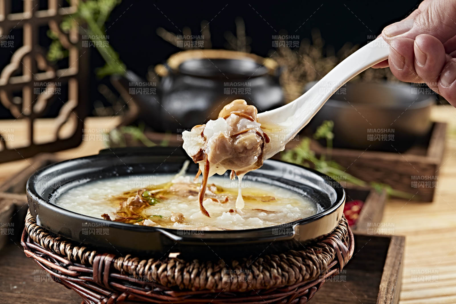 港式茶餐蟲草花砂鍋排骨粥